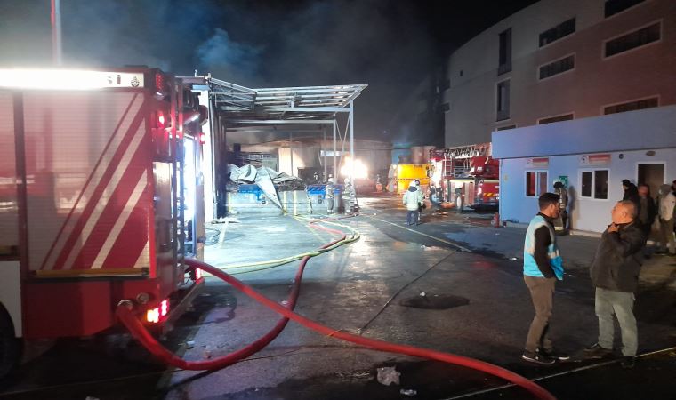 Esenyurt'ta ambalaj fabrikasında yangın: 1 işçi hayatını kaybetti