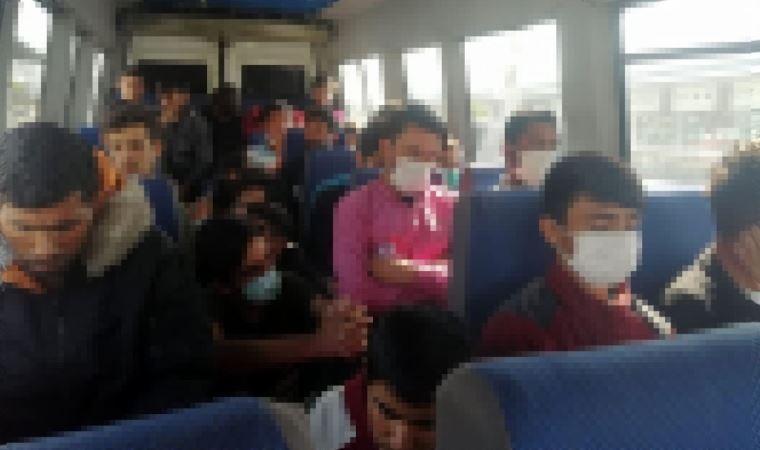 Erzincan'da yasa dışı yollarla ülkeye giren 10'u çocuk 29 Afgan göçmen bulundu