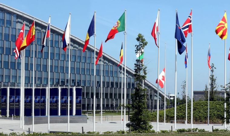 NATO, 8 Rus diplomatın akreditasyonunu 'ajan' oldukları gerekçesiyle iptal etti