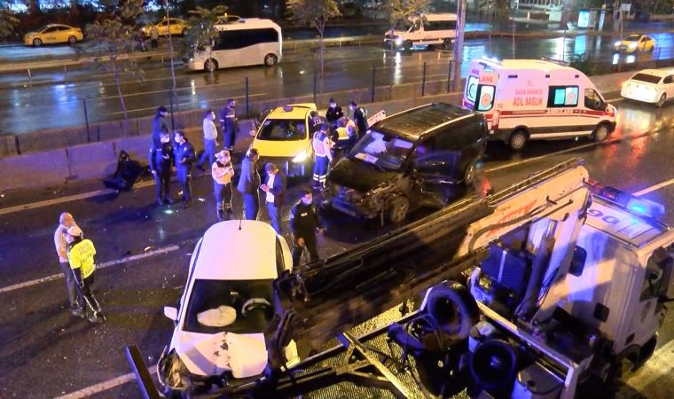 Ulaşım durdu: Kadıköy'de zincirleme kaza