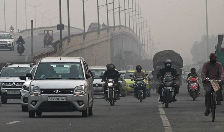 Yeni Delhi’de kirlilik yüzünden okullar tatil