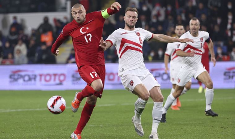 Hollanda basını Türkiye-Cebelitarık maçını manşetlere taşıdı