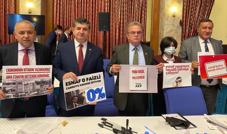 CHP milletvekillerinden Bakan Muş'a protesto: "Para nasıl pula çevrilir"