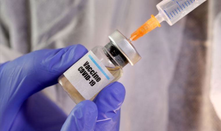 ABD'den dikkat çeken aşı kararı: Moderna'nın kullanımı ertelendi