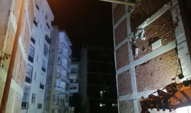 İzmir'de temel kazısında yan binada kayma oluştu: 5 apartman tedbir amaçlı boşaltıldı