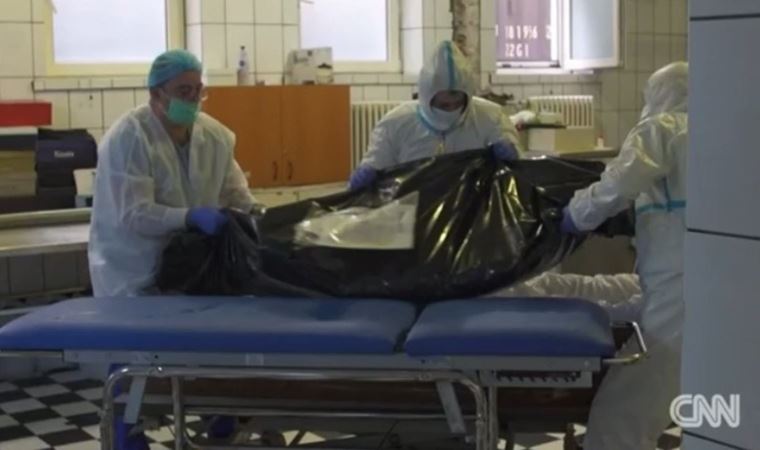 Romanya 4. dalgayı yaşıyor, cesetler hastane morglarından taşıyor!