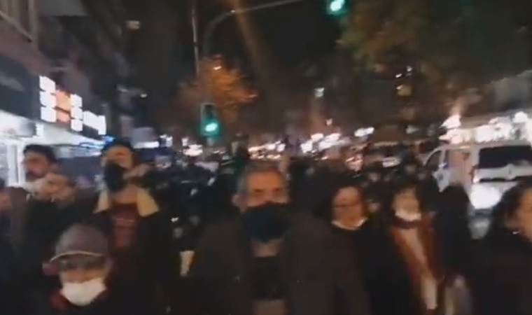 Döviz kurundaki sert yükselişin ardından Ankara'da yurttaşlar sokağa çıktı: AKP istifa!