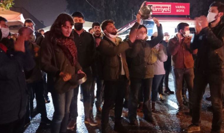Dövizdeki artışa tepkiler dinmiyor: Yurttaşlar 'AKP istifa' diyerek sokağa çıktı