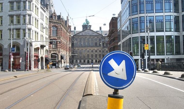 Covid önlemleri Hollanda'da yeniden sıkılaşıyor: Maske ve sosyal mesafe zorunluluğu geri dönüyor