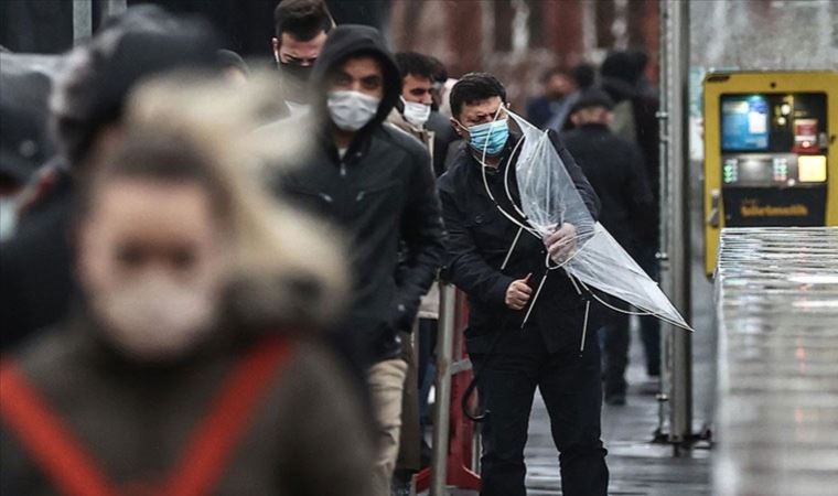 istanbul da firtina etkili olmaya devam ediyor