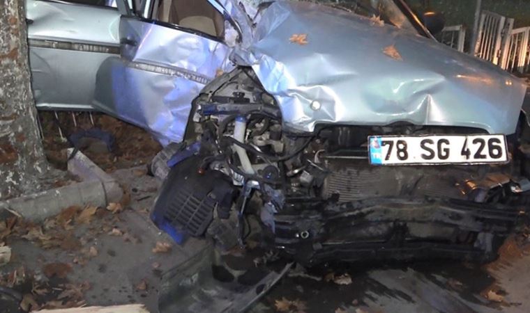 Karabük'te feci kaza: Önce demir bariyere ardından direğe çarptı