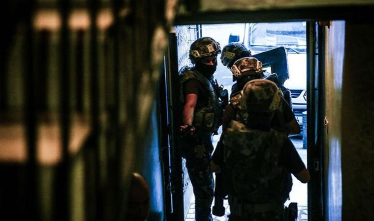 Adana merkezli FETÖ operasyonunda yakalanan 5 zanlı tutuklandı