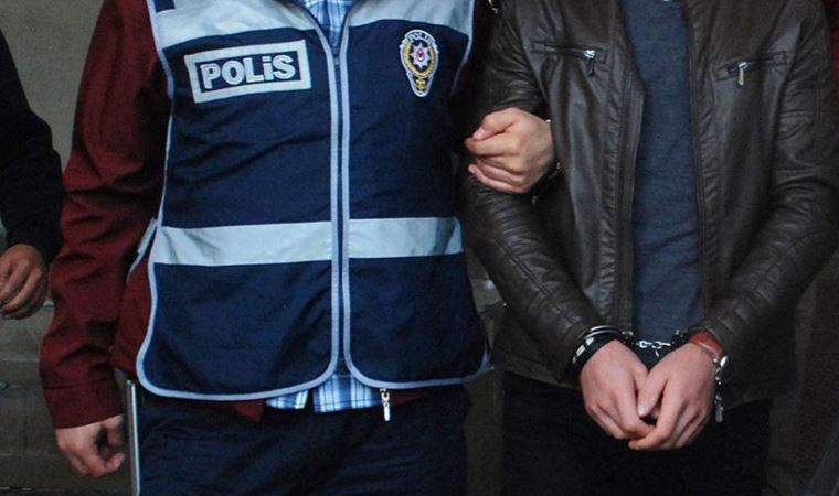Adana'da aracında 4 kilo 200 gram uyuşturucu çıkan sürücü tutuklandı