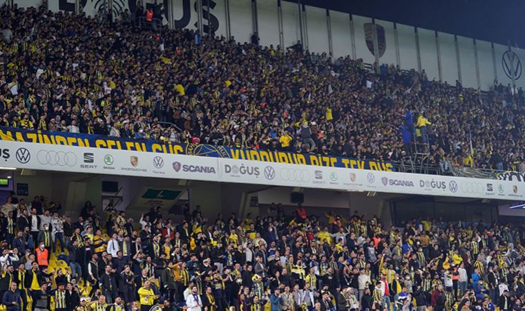 Fenerbahçe taraftarından 'yönetim istifa' tezahüratı