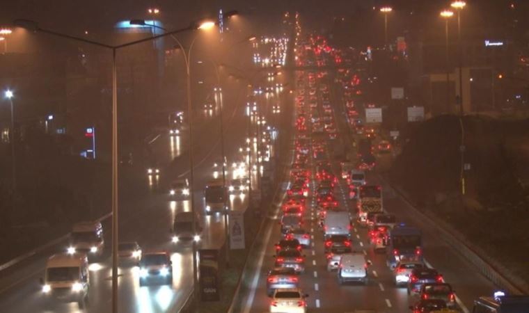 İstanbul’da sis trafiği vurdu, yoğunluk yüzde 63’ü gördü