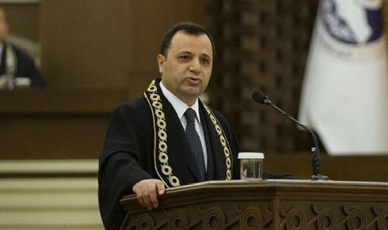 AYM Başkanı Zühtü Arslan: Cübbeyle siyaset olmaz ancak cübbesiz yargılama da olmaz