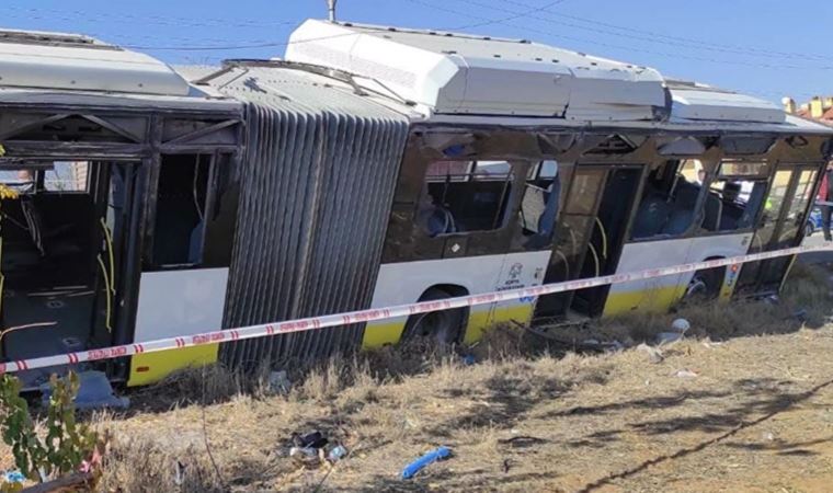 Konya'da belediye otobüsü elektrik direğine çarptı: 17 yaralı
