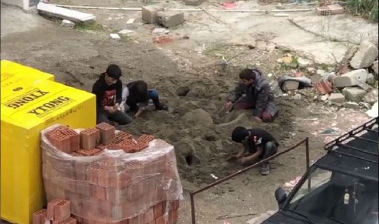 CHP'li Şevkin 'vahim' durum diyerek özetledi: 'Çöp toplarken gördükleri kum yığınında kale yapan çocuklar...'