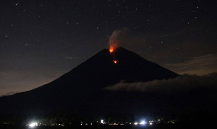 Endonezya'daki yanardağ patlamasında yaşamını yitirenlerin sayısı artıyor