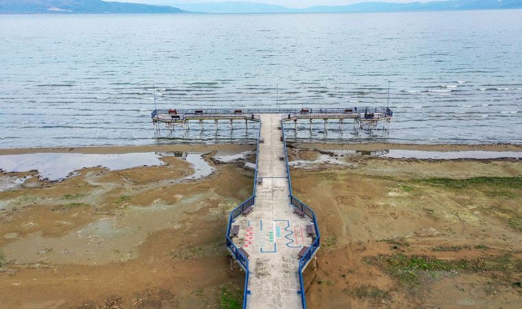 İznik Gölü'nün bazı bölümlerinde su çekilmesi 50 metreyi aştı