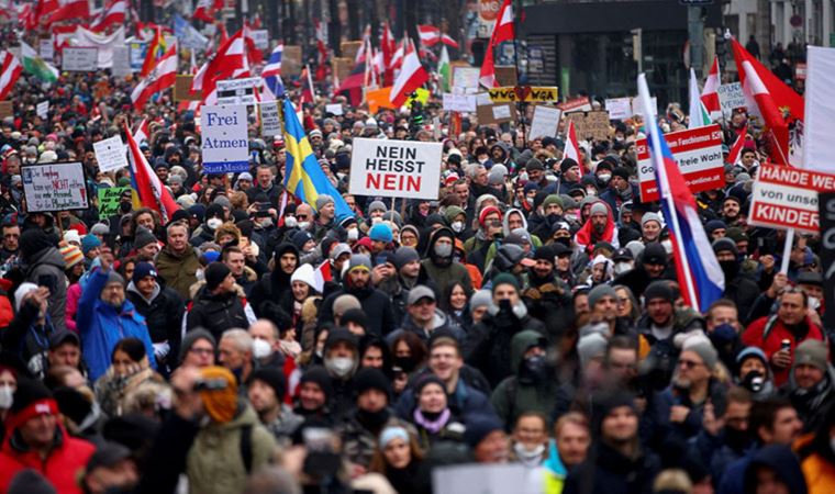 Avusturya’da Covid-19 kısıtlamalarına karşı protestolar devam ediyor