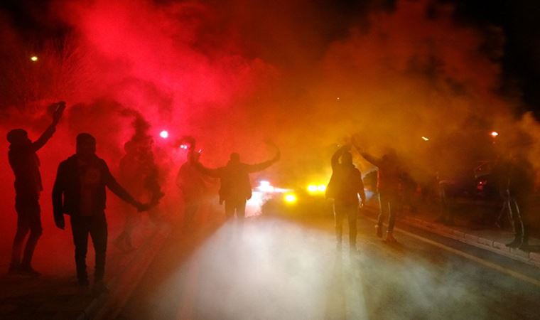 Galatasaray, Sivasspor deplasmanında taraftarlar tarafından coşkuyla karşılandı