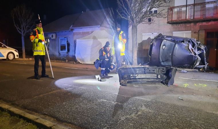 Son dakika | Macaristan'da göçmenleri taşıyan araç eve çarptı: 7 ölü, 4 yaralı