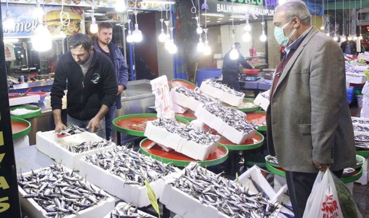 Düşmesi beklenen balık fiyatları yükseldi, yurttaşlar isyan etti