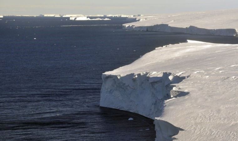 Bilim insanları, 'Kıyamet Günü' buzuluna karşı uyardı