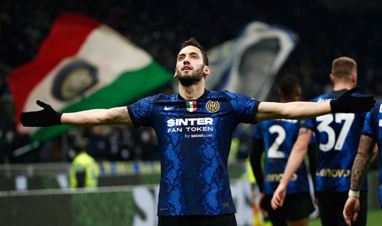 Inter'in yıldızı Hakan Çalhanoğlu İtalya'yı salladı