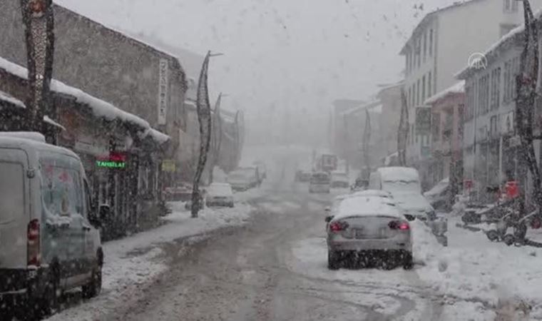 Bingöl'de kar nedeniyle 130 köy yolu ulaşıma kapandı
