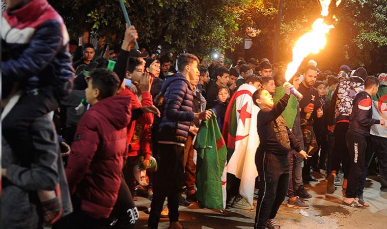 Cezayir'de kutlamalar sırasında 2 kişi öldü
