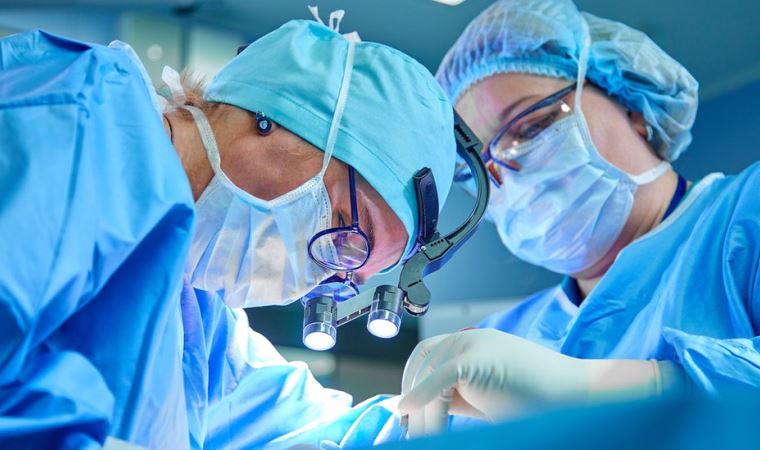 Avusturya'da bir cerrah, ameliyatta yanlış ayağı kestiği için ceza aldı