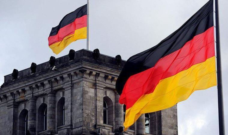 Almanya'da babalara ücretli izin hakkı geliyor