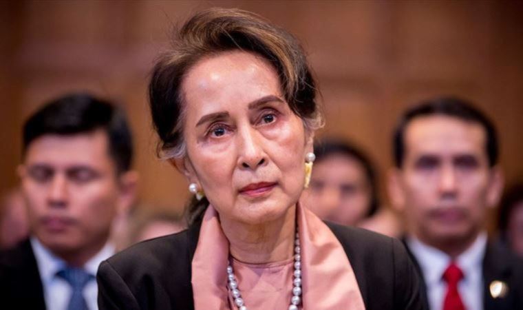 Myanmar'da devrik liderin davasına erteleme