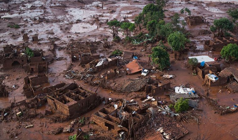 Brezilya'da barajlar yıkılıyor