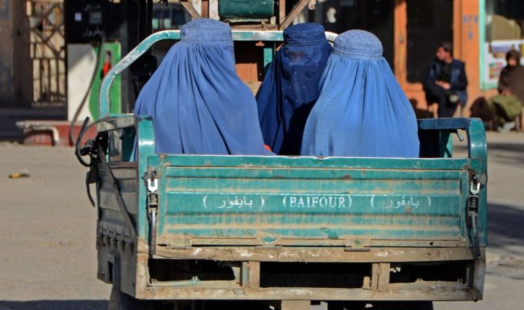 Taliban, Afganistan'da kadınların tek başına uzun yolculuğa çıkmasını yasakladı