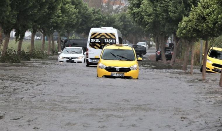 'Aşırı yağış' uyarısının ardından 3 ilçede okullar tatil edildi