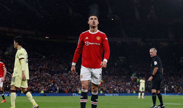 Cristiano Ronaldo'nun Manchester United'a transferine yönelik arama emri verildi