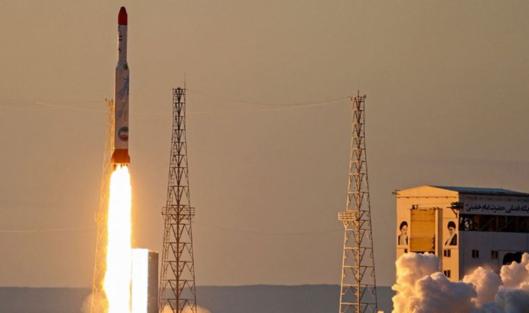 İran nükleer müzakereler devam ederken uzaya roket fırlattı