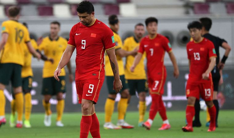 Çin, milli takımda oynayan futbolcularına dövme yasağı getirdi