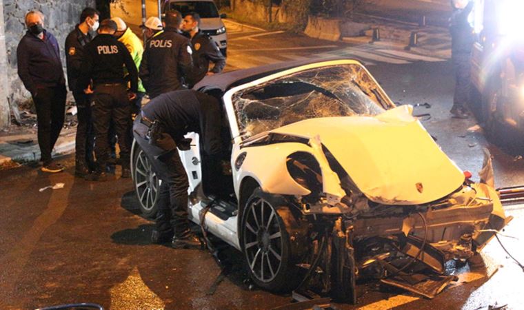 Sarıyer'de feci kaza: Lüks otomobil hurdaya döndü