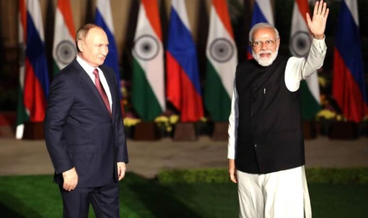 Rusya ve Hindistan silah anlaşmalarında doları bıraktı