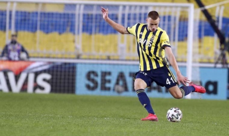Fenerbahçeli stoper Attila Szalai: Menajerim üst düzey takımlardan teklifler olduğunu söyledi