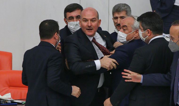 Meclis'te gergin anlar: Süleyman Soylu Özgür Özel'in üzerine yürüdü