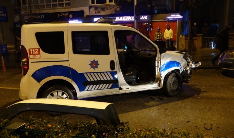 Kavga ihbarına giden iki polis aracı çarpıştı: 2 polis yaralı