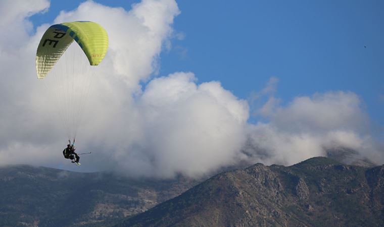 Jan Olde Riekerink, Amanos Dağları'ndan paraşütle atladı