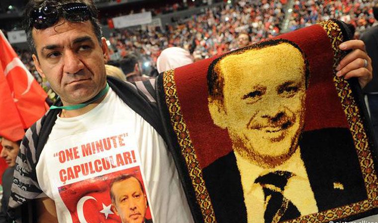 Başkanını Cumhurbaşkanı Erdoğan seçiyor, istihbarat raporlarında geniş yer alıyor: UID AKP’nin yurt dışı kolu mu?