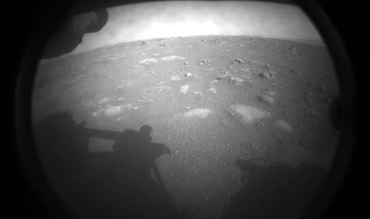 Mars: Dünya, NASA'nın uzay aracı Perseverance'dan gelecek yeni fotoğrafları bekliyor