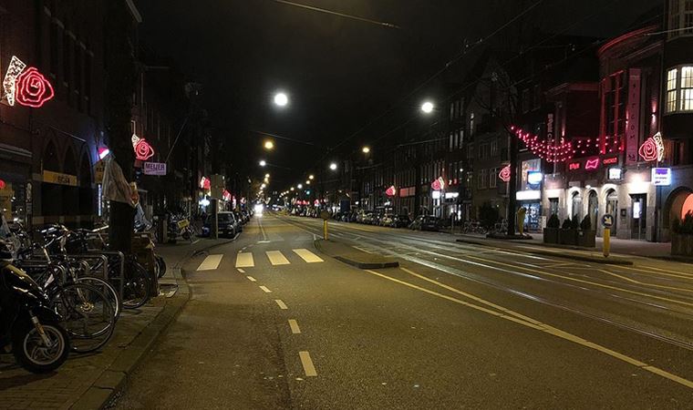Hollanda'da sokağa çıkma kısıtlaması uzatıldı